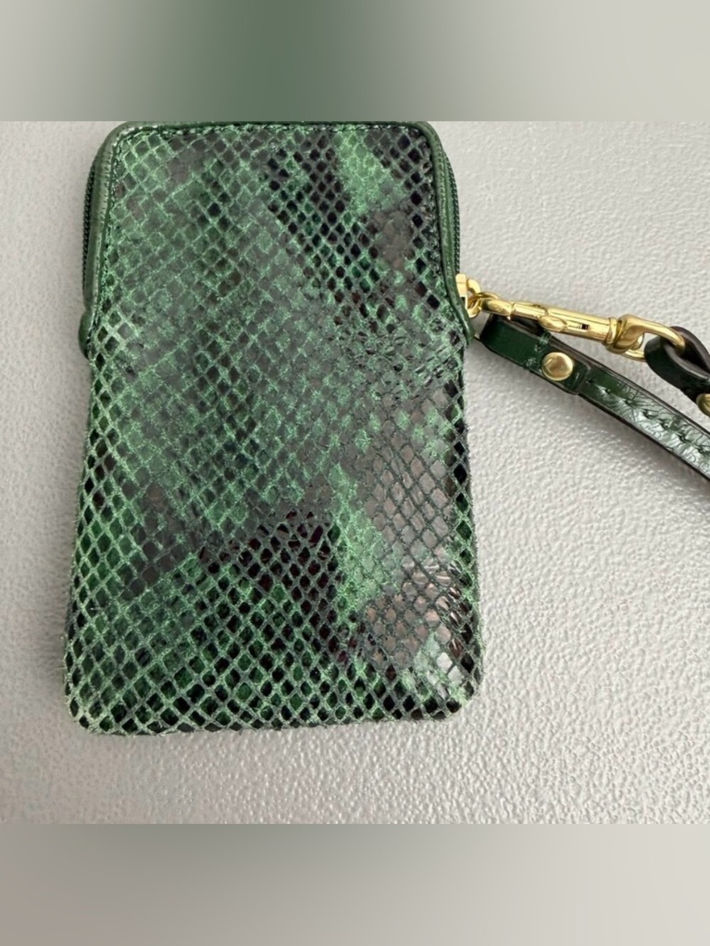 Coach Green Snakeskin
Embossed Wristlet Card Case
Zip Mini Wallet - Picture 4 of 7